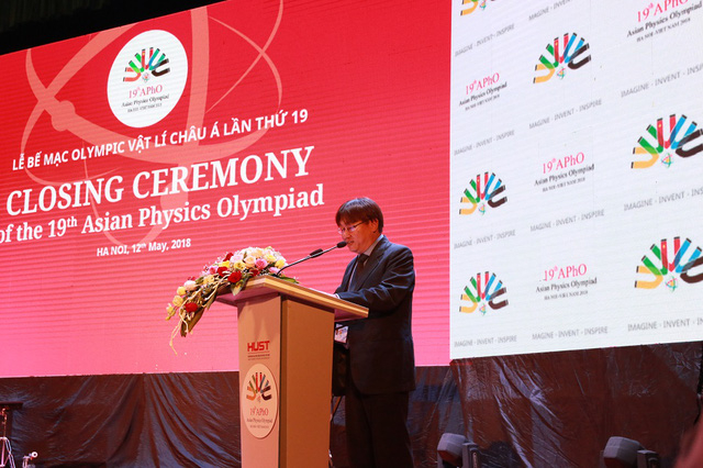 &Ocirc;ng Leong Chuan Kwek &ndash; Chủ tịch APhO ph&aacute;t biểu tại lễ bế mạc.