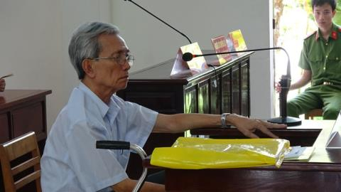 Bị c&aacute;o Nguyễn Khắc Thủy tại t&ograve;a ph&uacute;c thẩm s&aacute;ng 11/5. Ảnh: TTO