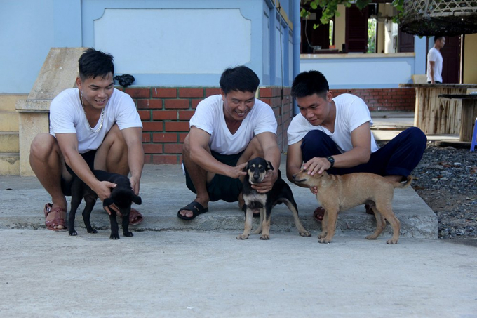 Đội đặc nhiệm đ&ecirc;m tỉnh hơn ng&agrave;y ở Trường Sa