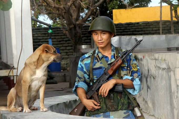 Đội đặc nhiệm đ&ecirc;m tỉnh hơn ng&agrave;y ở Trường Sa