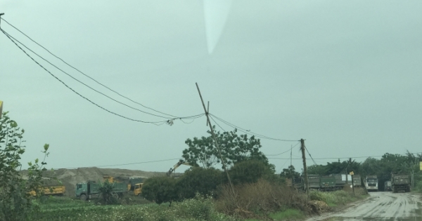 Sạt lở nghiêm trọng ở bờ sông Hồng, ai chịu trách nhiệm?