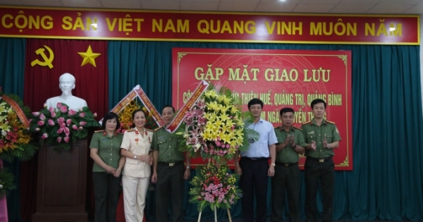 Thừa Thiên Huế: Gặp mặt giao lưu kỷ niệm 65 năm ngày truyền thống xuất nhập cảnh