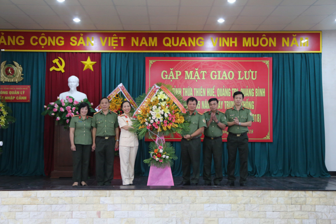 Ph&ograve;ng Quản l&yacute; xuất nhập cảnh C&ocirc;ng an tỉnh Thừa Thi&ecirc;n Huế tổ chức gặp mặt giao lưu nh&acirc;n kỷ niệm 65 năm ng&agrave;y truyền thống.