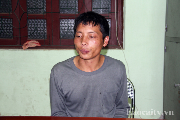 Đối tượng Gi&agrave;ng A Giả tại cơ quan cảnh s&aacute;t điều tra. (Ảnh: Truyền h&igrave;nh L&agrave;o Cai)