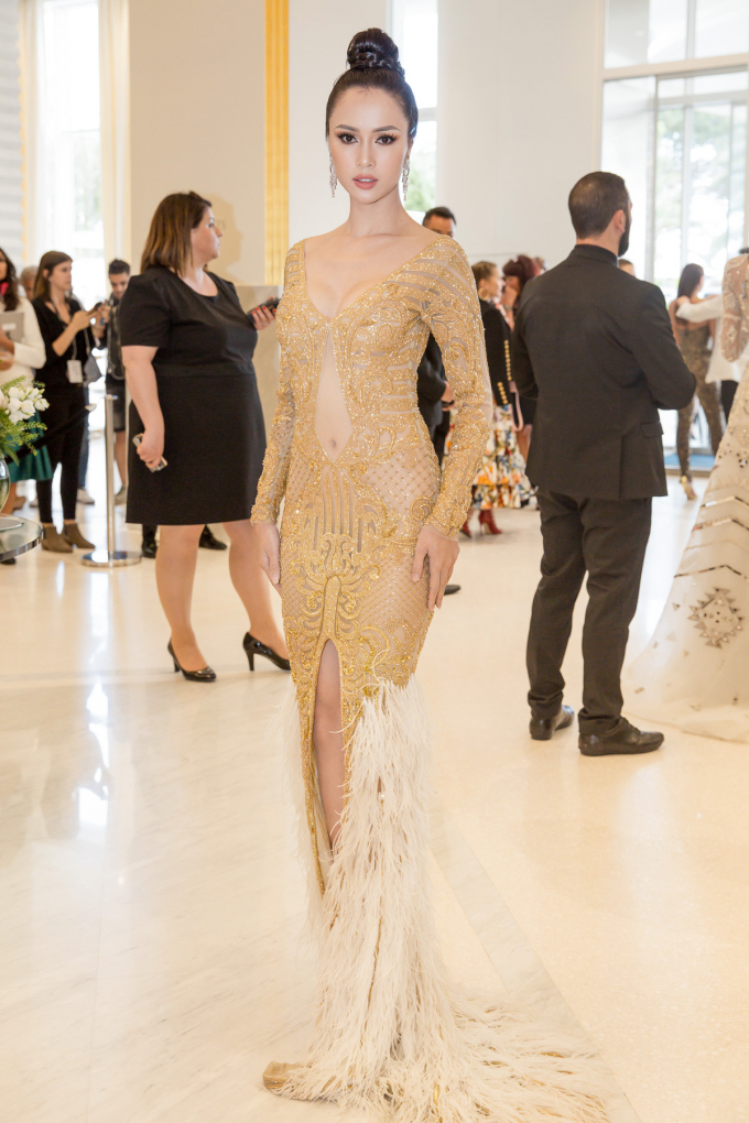 Vũ Ngọc Anh v&ocirc; c&ugrave;ng ấn tượng bởi sự th&acirc;n thiện, lịch sự v&agrave; văn minh của kh&aacute;ch mời nơi đ&acirc;y. C&ocirc; cũng ngưỡng mộ sự chuy&ecirc;n nghiệp trong kh&acirc;u tổ chức v&agrave; sắp xếp của li&ecirc;n hoan phim Cannes.