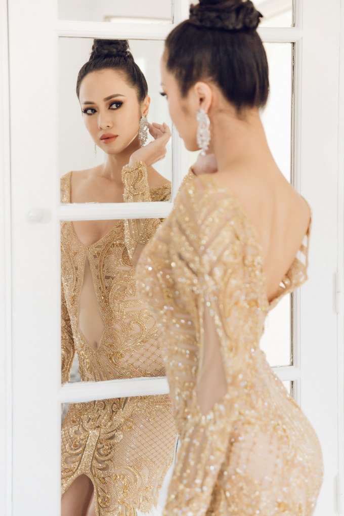 Mặc d&ugrave; đ&atilde; c&oacute; kinh nghiệm khi tham gia li&ecirc;n hoan phim Cannes lần đầu năm 2017, tuy nhi&ecirc;n với lịch tr&igrave;nh l&agrave;m việc kh&aacute; d&agrave;y đặc, số lượng trang phục qu&aacute; nhiều n&ecirc;n Vũ Ngọc Anh kh&oacute; tr&aacute;nh khỏi một v&agrave;i nhầm lẫn v&agrave; sai s&oacute;t.