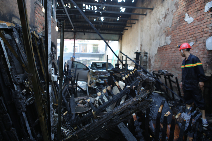 Nhiều vật dụng trong c&aacute;c ki ốt bị thi&ecirc;u rụi.