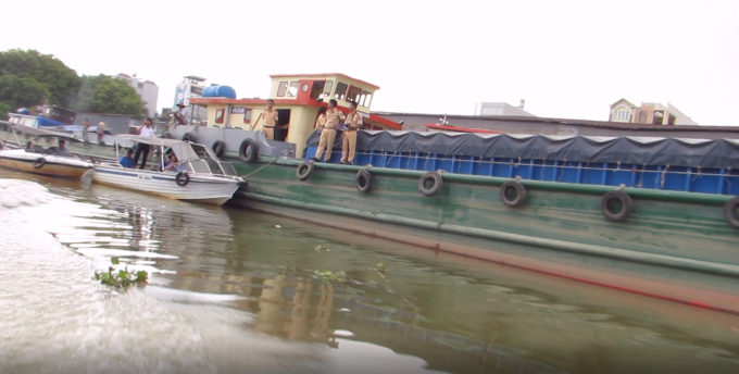 Lực lượng chức năng c&oacute; mặt xử l&yacute; vụ việc