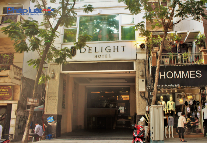 Kh&aacute;ch sạn Delight, số 93A Đội Cấn, Ba Đ&igrave;nh kh&ocirc;ng trang bị hệ thống cấp nước chữa ch&aacute;y ngo&agrave;i nh&agrave;, b&aacute;o ch&aacute;y tự động, h&uacute;t kh&oacute;i h&agrave;nh lang, tăng &aacute;p, kh&ocirc;ng đủ số lượng lối tho&aacute;t nạn.