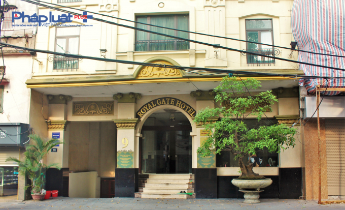Kh&aacute;ch sạn Royal Gate, Qu&aacute;n Th&aacute;nh, Ba Đ&igrave;nh (C&ocirc;ng ty TNHH Ho&agrave;ng My) h&agrave;nh lang, cầu thang tho&aacute;t nạn kh&ocirc;ng đảm bảo, kh&ocirc;ng trang bị hệ thống b&aacute;o ch&aacute;y tự động, h&uacute;t kh&oacute;i h&agrave;nh lang, tăng &aacute;p, bể nước dự trữ chữa ch&aacute;y kh&ocirc;ng đảm bảo.