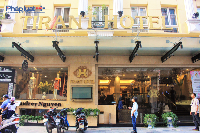 Nằm ngay b&ecirc;n cạnh, kh&aacute;ch sạn Tirant số 36 Gia Ngư, H&agrave;ng Bạc, Ho&agrave;n Kiếm (C&ocirc;ng ty TNHH thương mại du lịch V&acirc;n Hiếu) chưa được nghiệm thu về PCCC