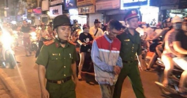 Hà Nội: Chồng nhẫn tâm dùng kéo đâm vợ cũ trọng thương
