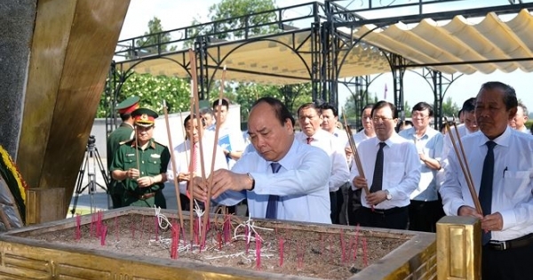 Lãnh đạo Chính phủ dâng hương tại Nghĩa trang Liệt sĩ Trường Sơn, Đường 9