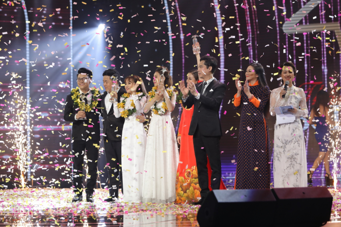 Tiến Sĩ Duy Cường đăng quang qu&aacute;n qu&acirc;n Thần Tượng Bolero m&ugrave;a 3