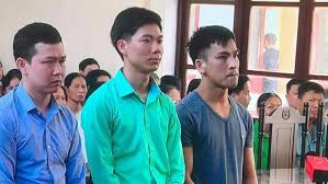 C&aacute;c bị c&aacute;o tại phi&ecirc;n t&ograve;a.