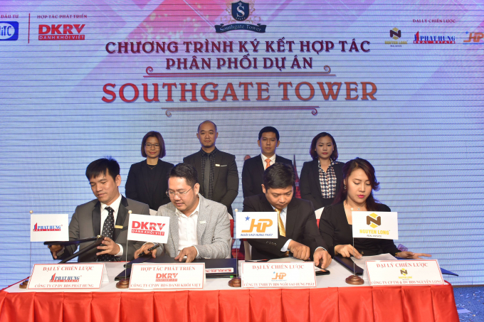 Buổi lễ k&yacute; kết hợp t&aacute;c ph&acirc;n phối dự &aacute;n Southgate Tower giữa DKRV v&agrave; c&aacute;c đại l&yacute; chiến lược.