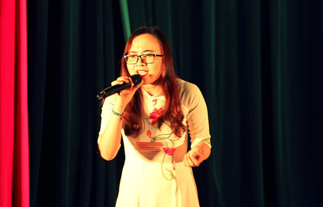 Nữ sinh L&ecirc; Thị Tr&acirc;m với chất giọng Nghệ Tĩnh truyền cảm khiến nhiều người x&uacute;c động rơi lệ