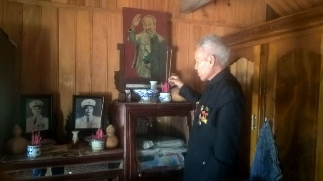 Gi&agrave; l&agrave;ng Hồ Thanh Xoa đặt b&agrave;n thờ B&aacute;c b&ecirc;n cạnh Đại tướng V&otilde; Nguy&ecirc;n Gi&aacute;p v&agrave; Đại tướng Nguyễn Ch&iacute; Thanh.