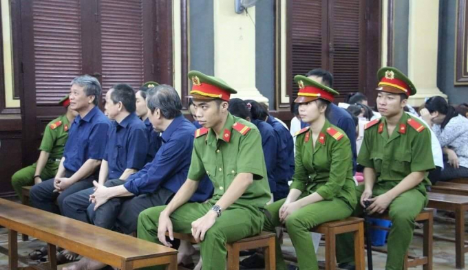 C&aacute;c bị c&aacute;o tại phi&ecirc;n t&ograve;a ng&agrave;y 21/5.