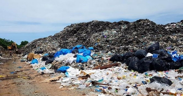 Núi rác thải ở đảo Phú Quốc