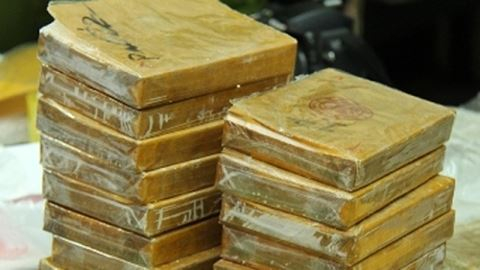 60 b&aacute;nh heroin, tương đương 20kg, đ&atilde; bị C&ocirc;ng an Thanh H&oacute;a bắt giữ.