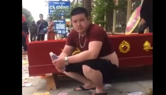 Hà Giang: Khởi tố 6 đối tượng mang quan tài, vòng hoa đi đòi nợ