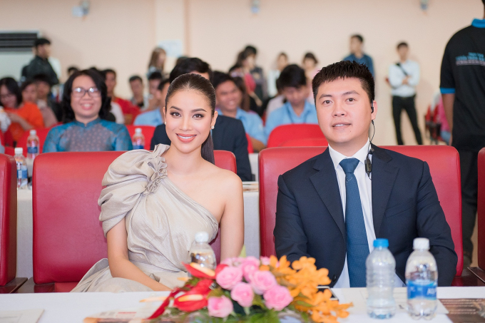 Phạm Hương xinh đẹp hết cỡ, l&agrave;m gi&aacute;m khảo Miss Sakura 2018