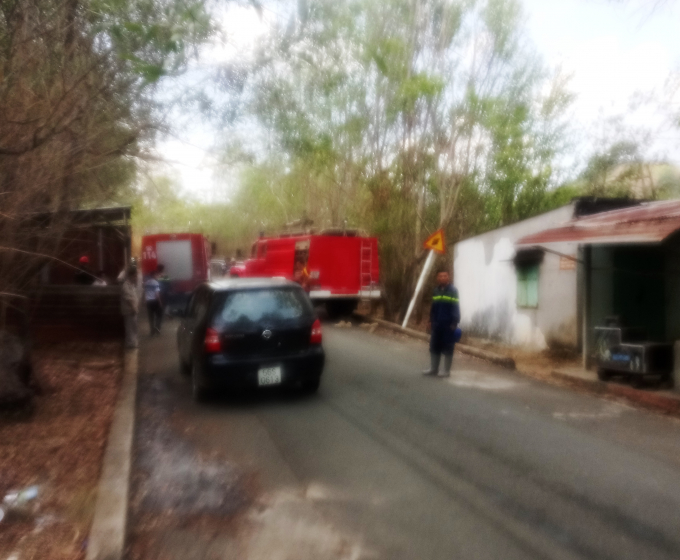 Lực lượng PCCC c&oacute; mặt tại hiện trường vụ ch&aacute;y rừng