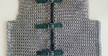 Độc lạ "áo giáp sắt cho hiệp sĩ" giá tiền triệu, nặng gần 10kg