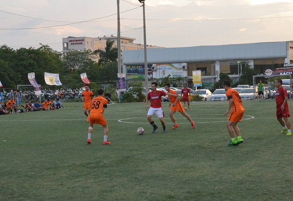 Đ&agrave;i Tiếng n&oacute;i Việt Nam tỏ ra &aacute;p đảo trước trận đấu gặp Thời b&aacute;o Ng&acirc;n h&agrave;ng ở trận tứ kết.