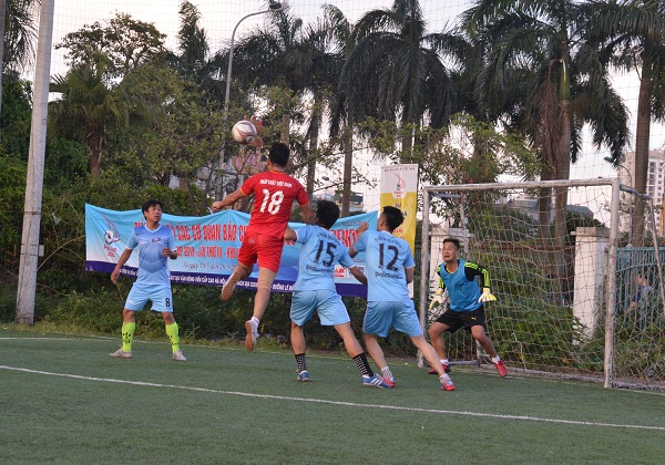 B&aacute;o Ph&aacute;p luật Việt Nam đ&atilde; c&oacute; chiến th&aacute;ng 2-0 trong cuộc chạm tr&aacute;n với B&aacute;o Gi&aacute;o dục v&agrave; Thời đại