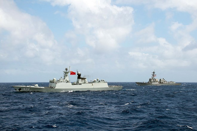 T&agrave;u Trung Quốc v&agrave; t&agrave;u Mỹ tham gia tập trận RIMPAC năm 2016. (Nguồn: Hải qu&acirc;n Mỹ)
