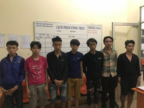 Băng trộm nh&iacute; ở huyện B&igrave;nh Ch&aacute;nh vừa bị Đội H&igrave;nh sự Đặc nhiệm Hướng Nam thuộc Ph&ograve;ng Cảnh s&aacute;t H&igrave;nh sự C&ocirc;ng an TP HCM t&oacute;m gọn Ảnh: PHẠM DŨNG