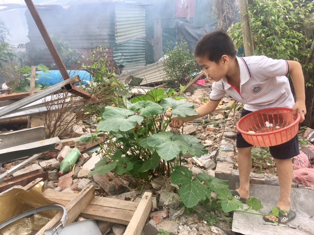 Ch&aacute;u Nguyễn Quang Minh con trai chị Thập đang phải sống trong sự thiếu thốn về cơ sở vật chất cũng như tinh thần.