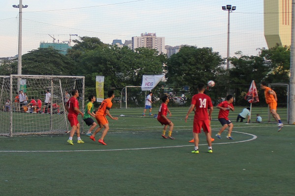 Trận chung kết Press Cup 2018 khu vực H&agrave; Nội sẽ diễn ra v&agrave;o chiều nay (26/5) giữa hai đội b&oacute;ng B&aacute;o C&ocirc;ng an Nh&acirc;n d&acirc;n v&agrave; Đ&agrave;i Tiếng n&oacute;i Việt Nam. Trận tranh giả Ba sẽ l&agrave; cuộc cham tr&aacute;n giữa B&aacute;o Ph&aacute;p luật Việt Nam v&agrave; B&aacute;o D&acirc;n tr&iacute;.