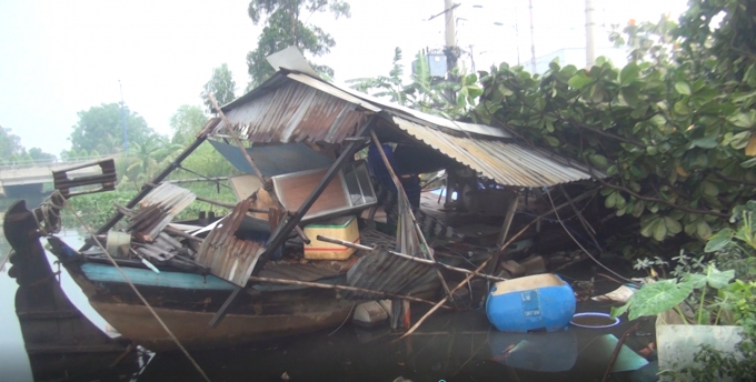 Chiếc ghe bị hư hỏng nặng