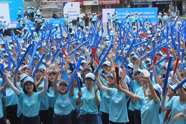 Hơn 1000 bạn trẻ Đ&agrave; Nẵng tham gia ng&agrave;y lễ hưởng ứng kh&ocirc;ng h&uacute;t thuốc l&aacute;