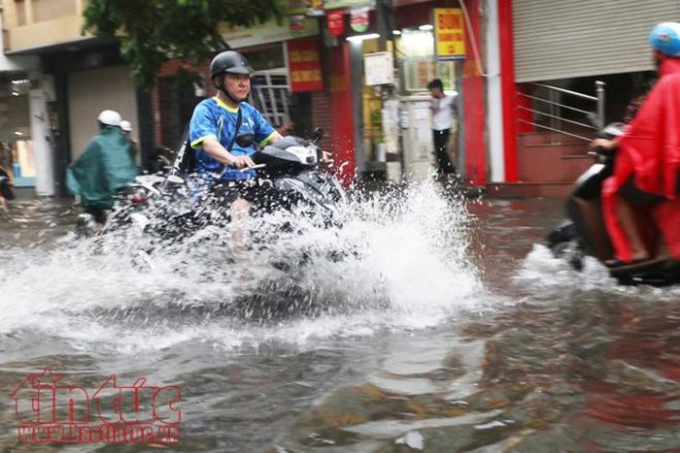 Hai ng&agrave;y qua, miền Bắc li&ecirc;n tục c&oacute; mưa lớn.