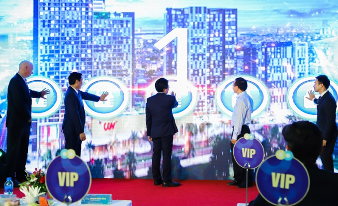 Nghi thức c&ocirc;ng bố ch&iacute;nh thức bảng gi&aacute; t&ograve;a Centro&nbsp;