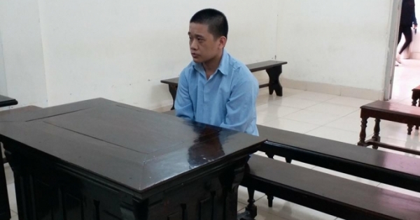 Dùng dao "can ngăn" đánh nhau, bảo vệ lĩnh án tù