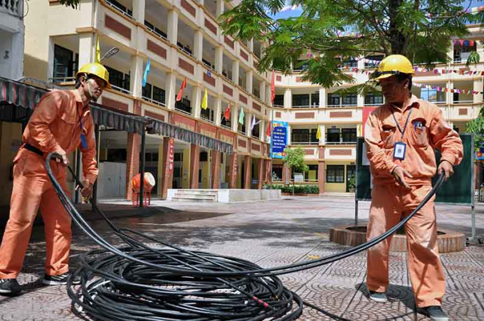 Tăng cường đường trục đảm bảo cấp điện tại c&aacute;c hội đồng thi - Ảnh; Hoa Việt Cường