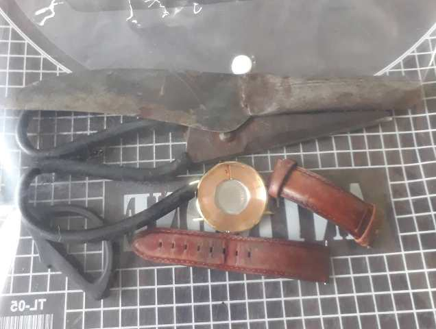 Hung kh&iacute; đối tượng Tịnh d&ugrave;ng để khống chế nữ nh&acirc;n vi&ecirc;n C&ocirc;ng ty Cấp nước Thừa Thi&ecirc;n-Huế.