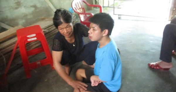 Hà Tĩnh:  Lừa "chụp ảnh miễn phí" rồi ép người khuyết tật chi tiền?