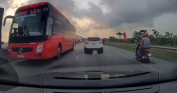 [Clip]: Bất chấp tính mạng người tham gia giao thông, xe khách Tùng Lâm lao ngược chiều trên QL1A