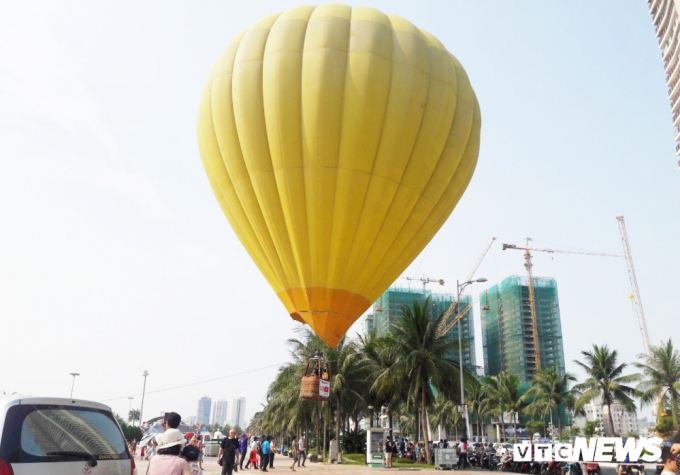 Đ&acirc;y l&agrave; lần đầu khinh kh&iacute; cầu xuất hiện tại TP Đ&agrave; Nẵng. Theo ban tổ chức, đơn vị sẽ khảo s&aacute;t để thực hiện c&aacute;c h&agrave;nh tr&igrave;nh bay khinh kh&iacute; cầu nhằm tạo sản phẩm du lịch cho Đ&agrave; Nẵng.