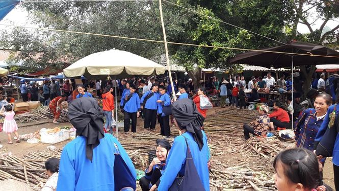 C&acirc;y m&iacute;a cũng được người d&acirc;n địa phương ưa th&iacute;ch c&ugrave;ng với thịt lợn quay vui hội. Ảnh: Duy Chiến.