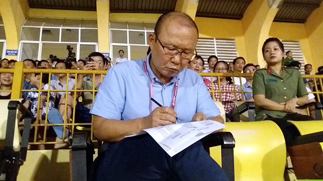 Thầy Park đau đầu tuyển Việt Nam: Cờ bí... dí Anh Đức!