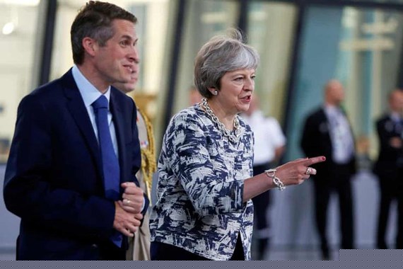 Bộ trưởng Quốc phòng Anh bị cách chức liên quan đến Huawei