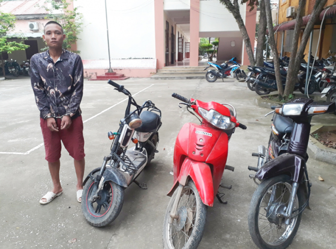 Đối tượng Bùi Văn Thuận và tang vật vụ án.