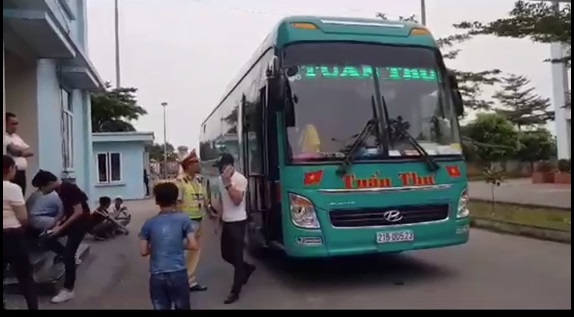 Nhà xe Tuấn Thư nhồi nhét hành khách không qua mặt được CSGT